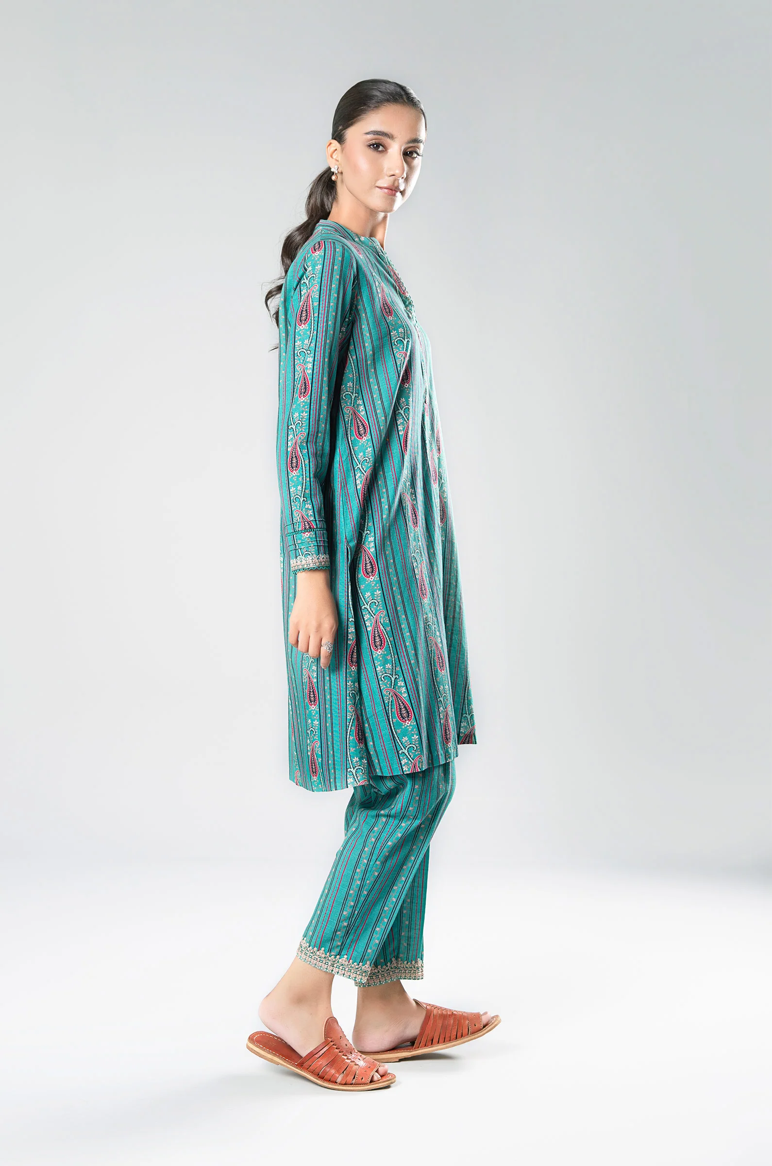 2 Pc Printed Khaddar Suit - Image 7