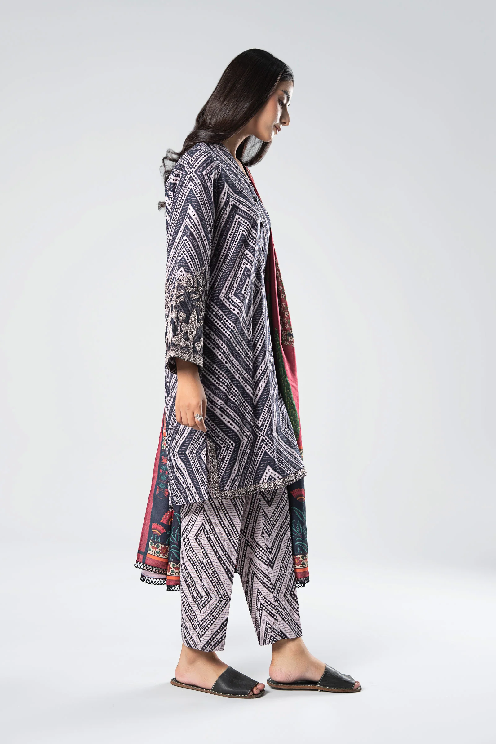 3 Pc Printed Khaddar Suit - Image 6