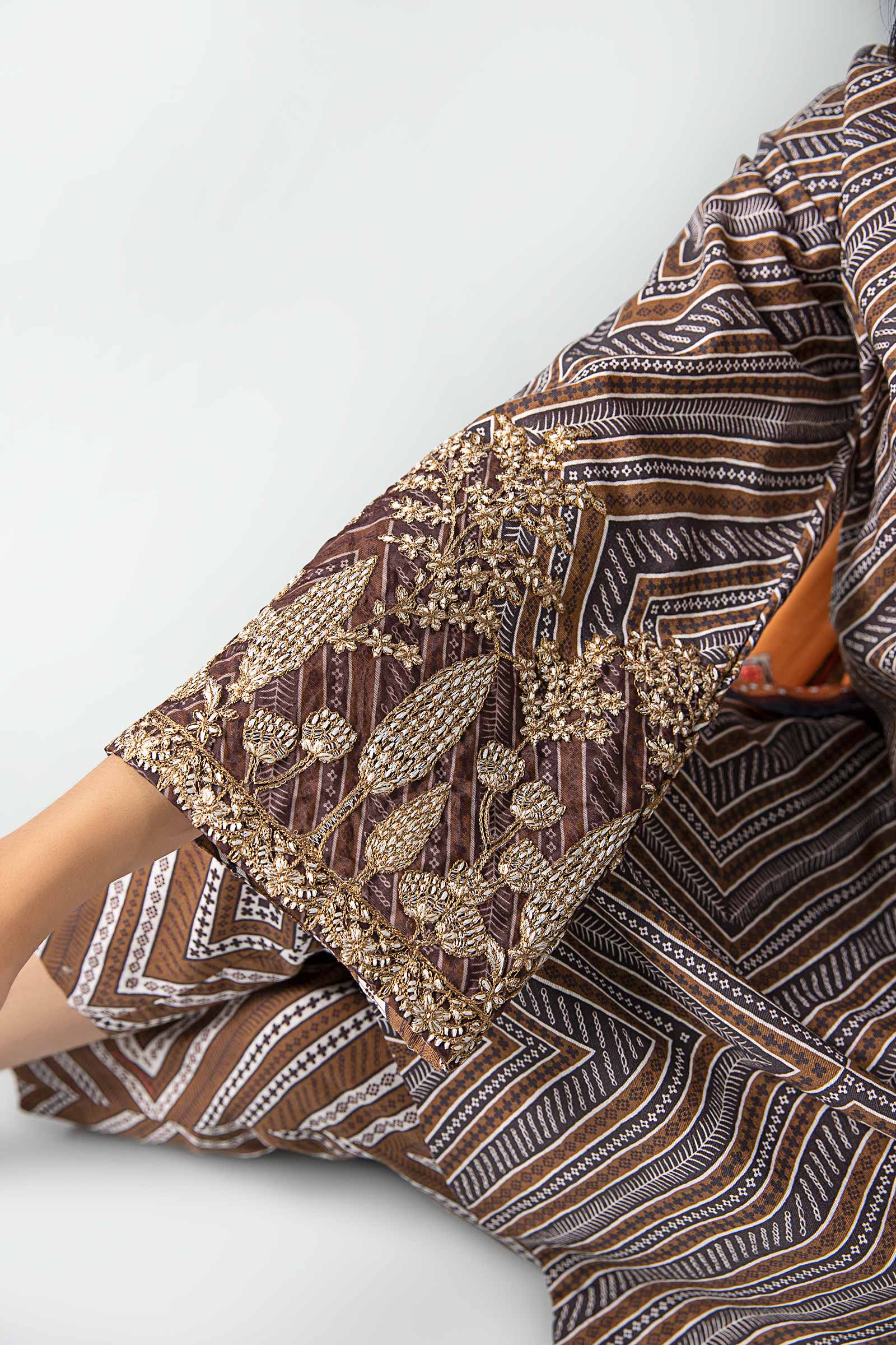 3 Pc Printed Khaddar Suit - Image 4