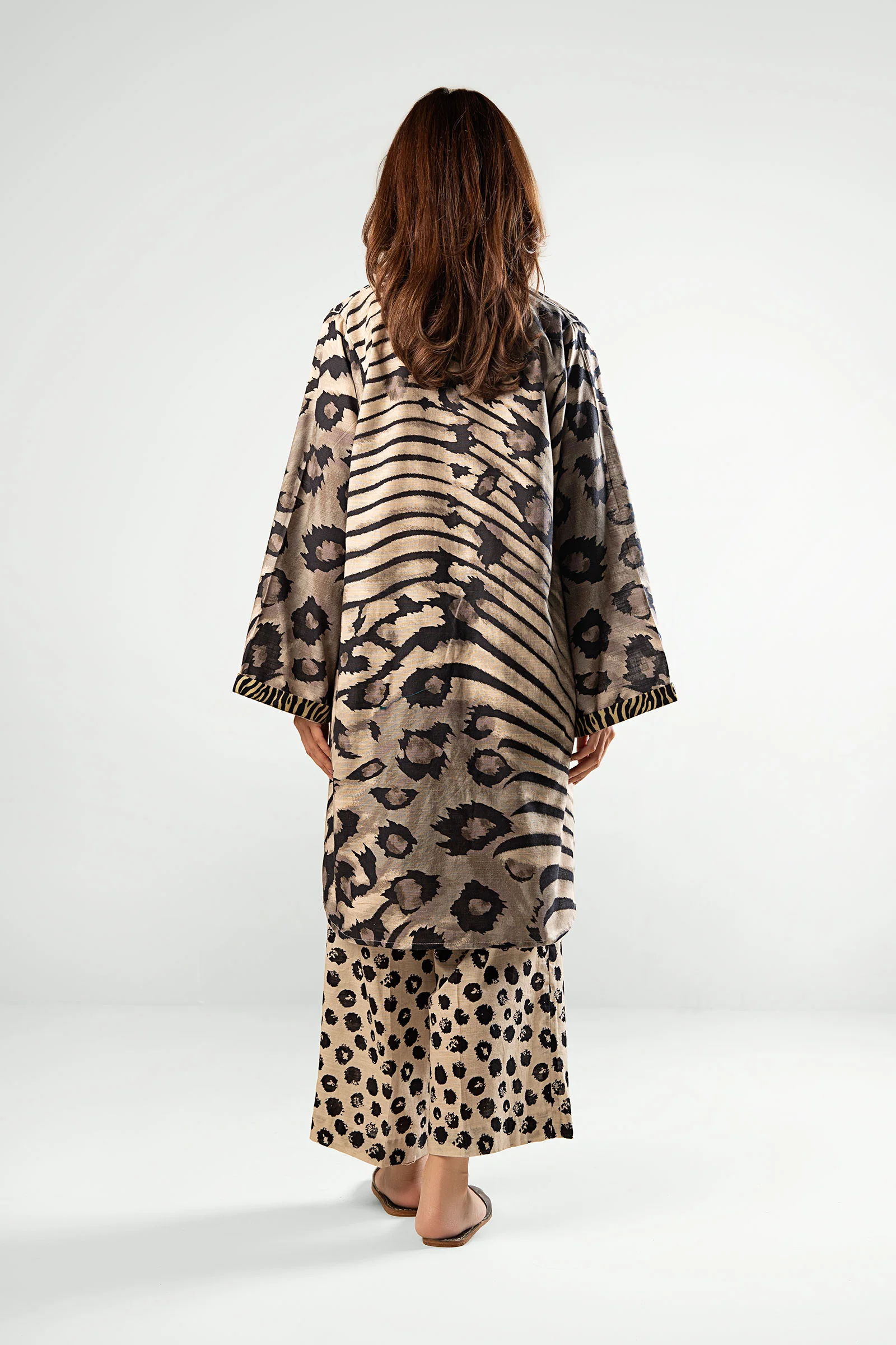 2 Pc Printed Khaddar Suit - Image 5