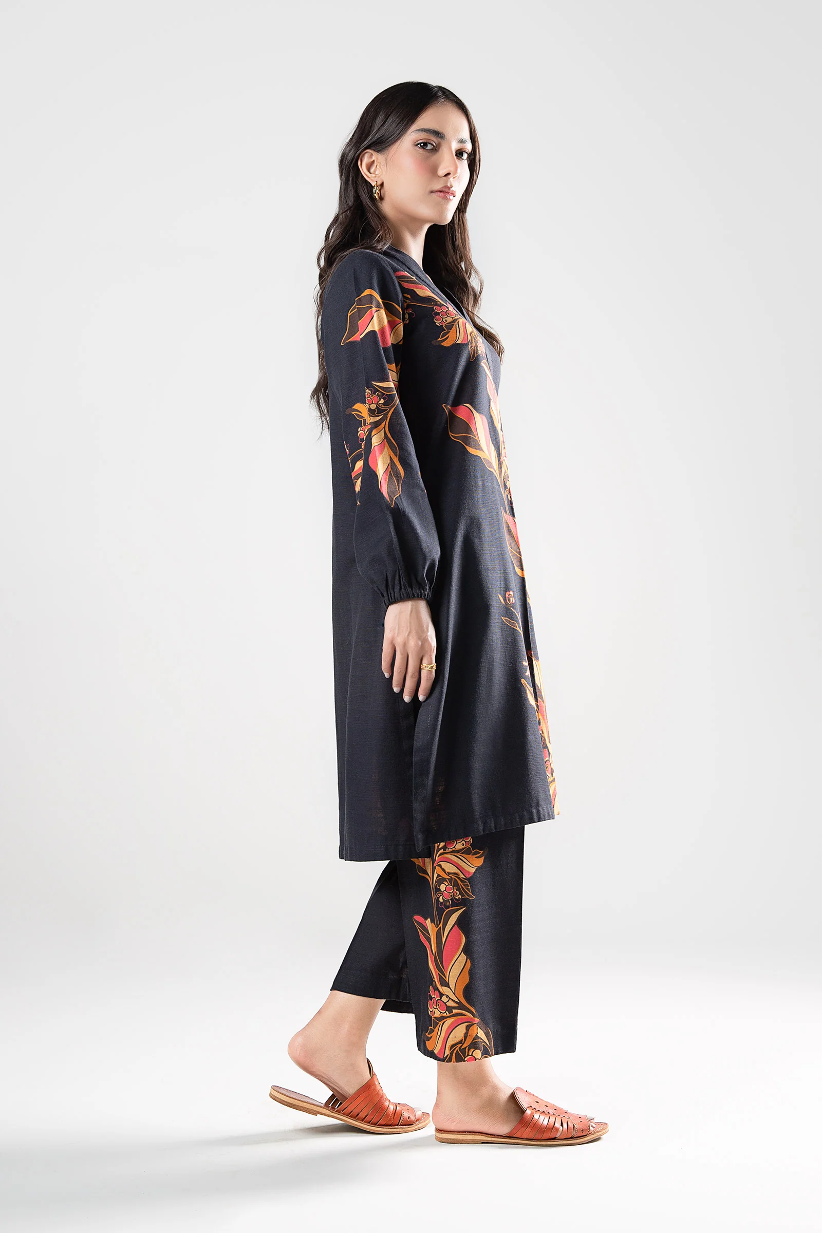 2 Pc Printed Khaddar Suit - Image 5