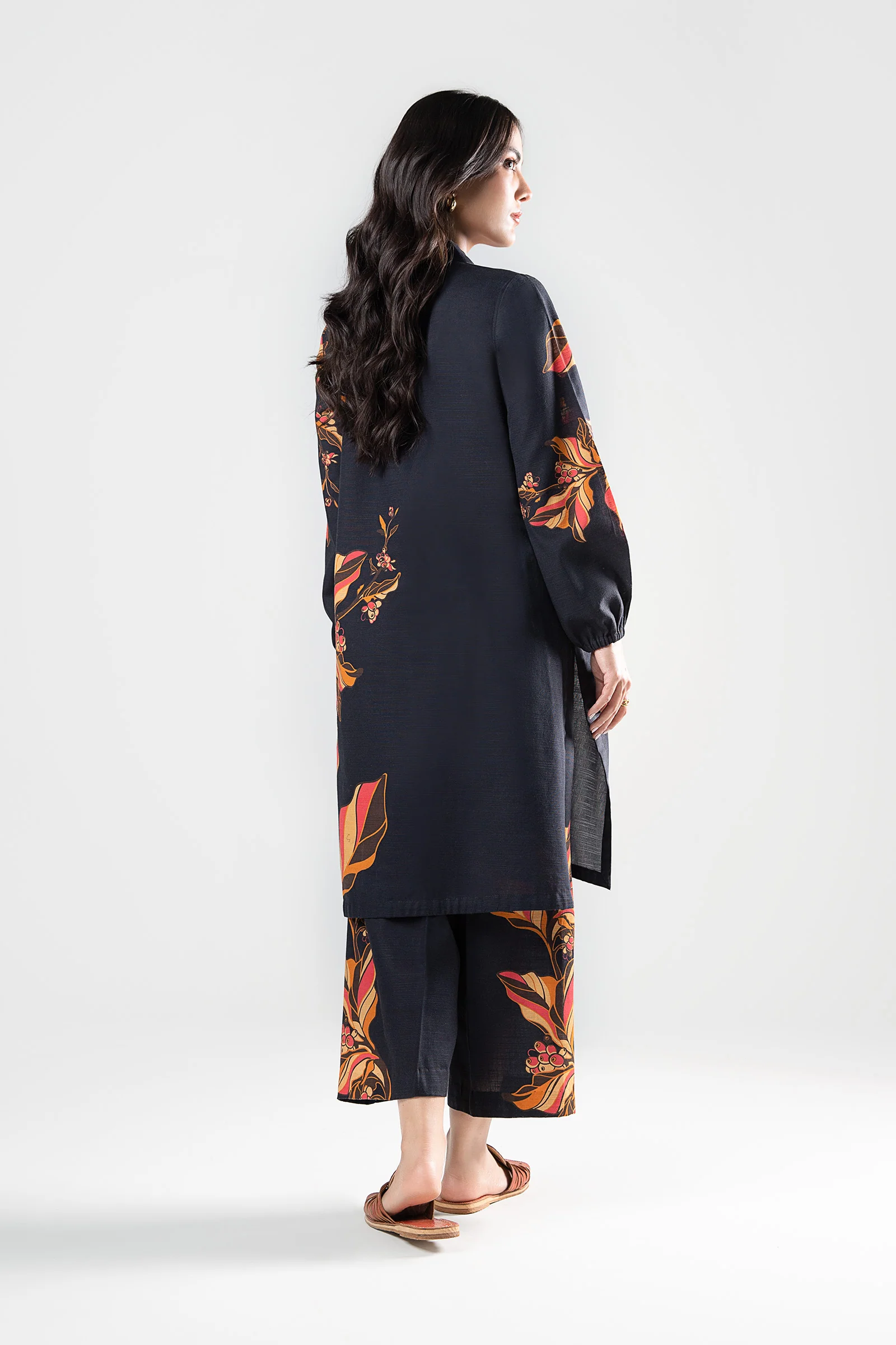 2 Pc Printed Khaddar Suit - Image 6