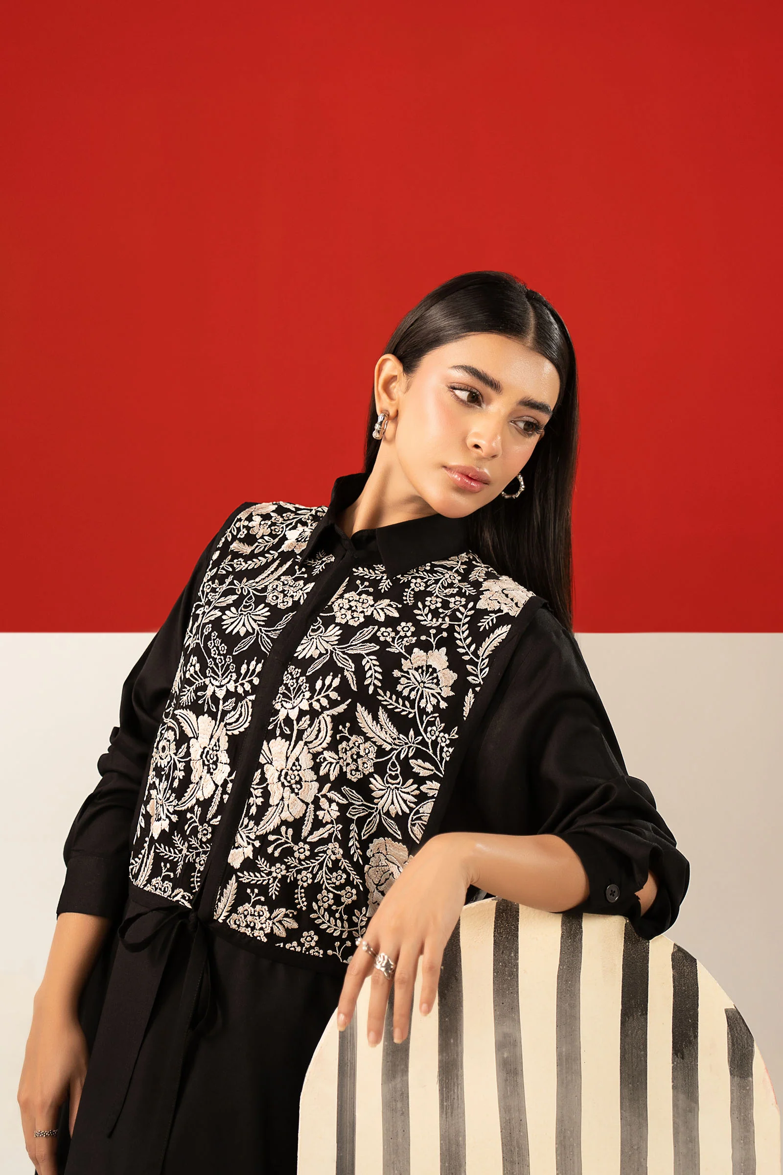 2 Pc Embroidered Linen Suit - Image 3