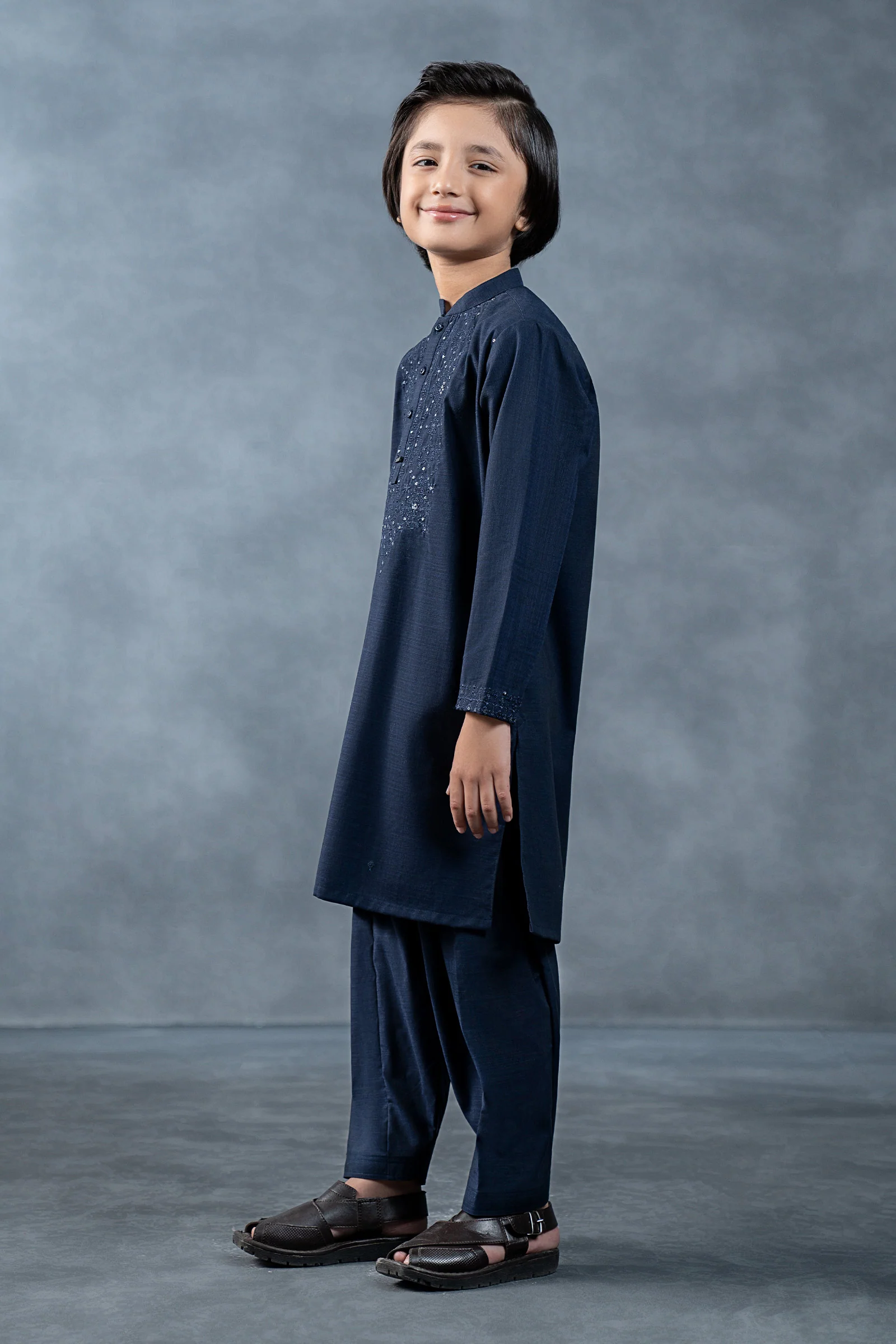 2 Piece Blemded Khaddar Suit - Image 4