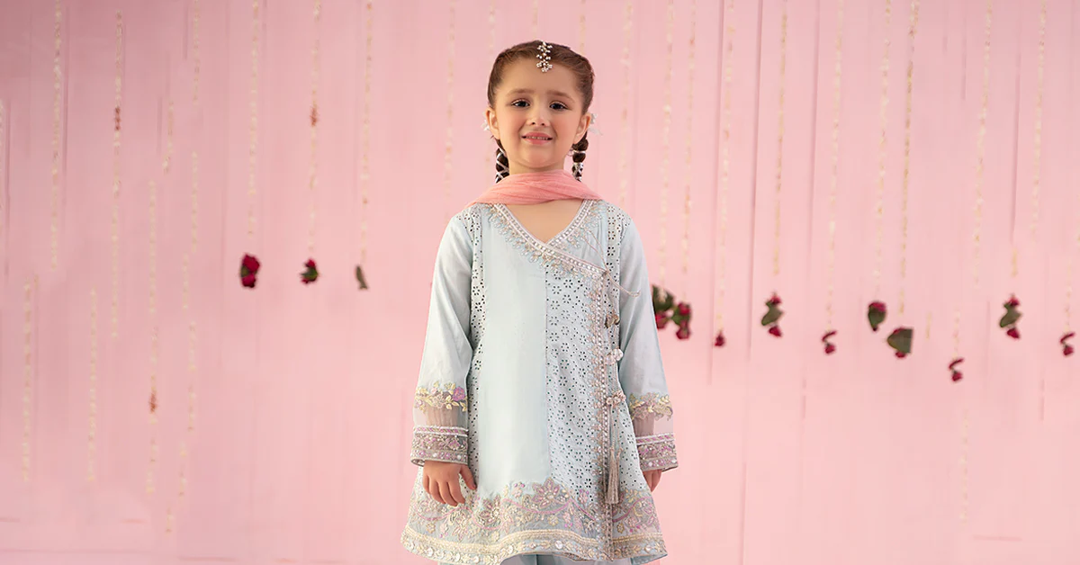 3 Piece Embroidered Lawn Suit - Image 7
