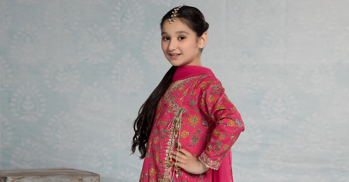 3 Piece Embroidered Lawn Suit - Image 10