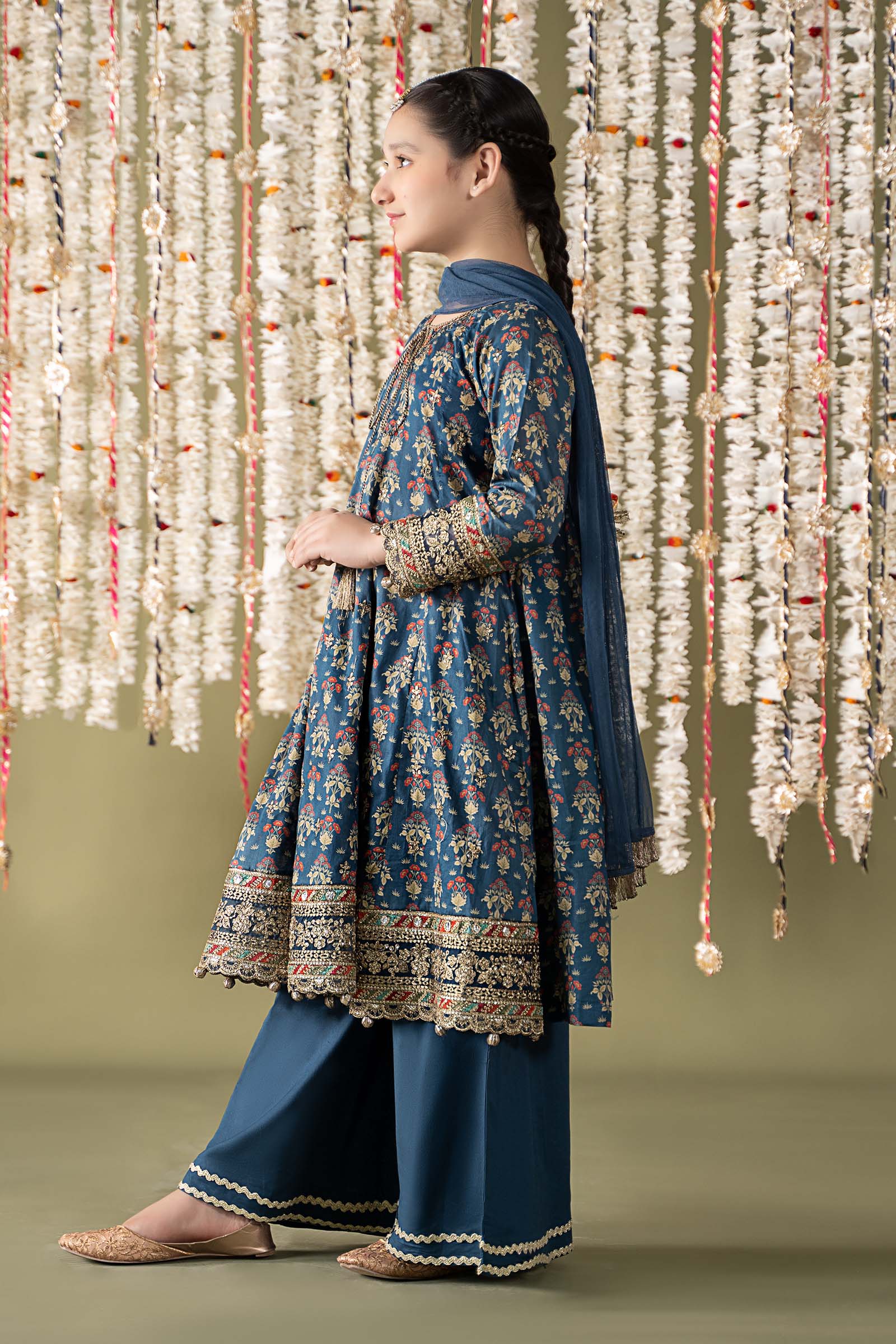 3 Piece Embroidered Lawn Suit - Image 4