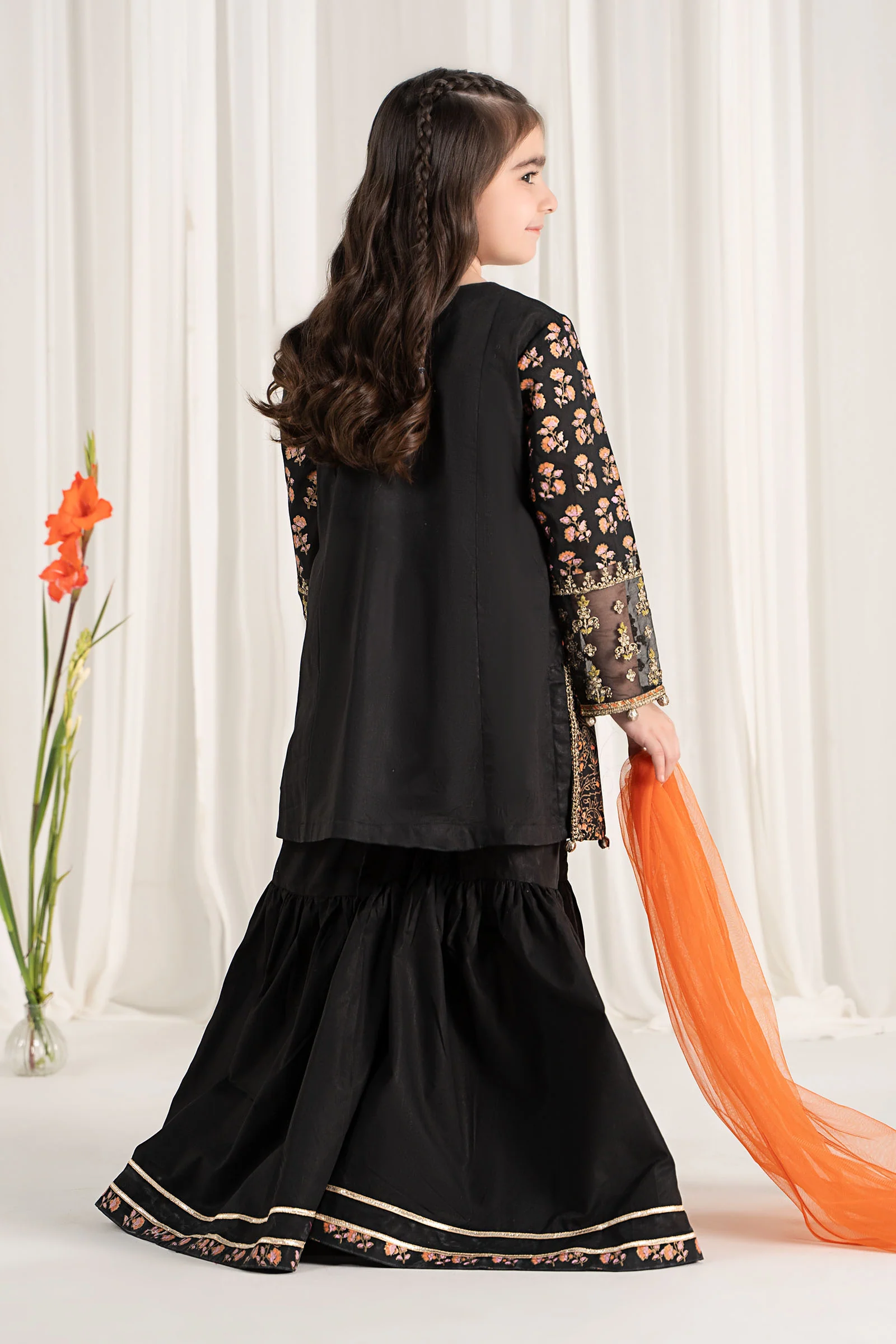 3 Piece Embroidered Lawn Suit - Image 5