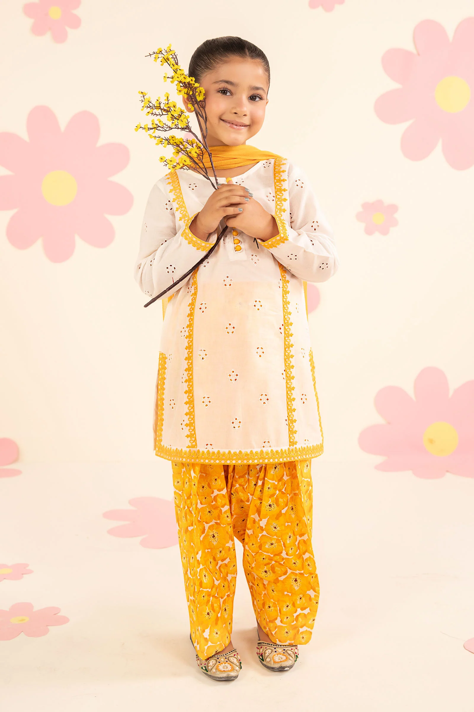 3 Piece Embroidered Lawn Suit - Image 6