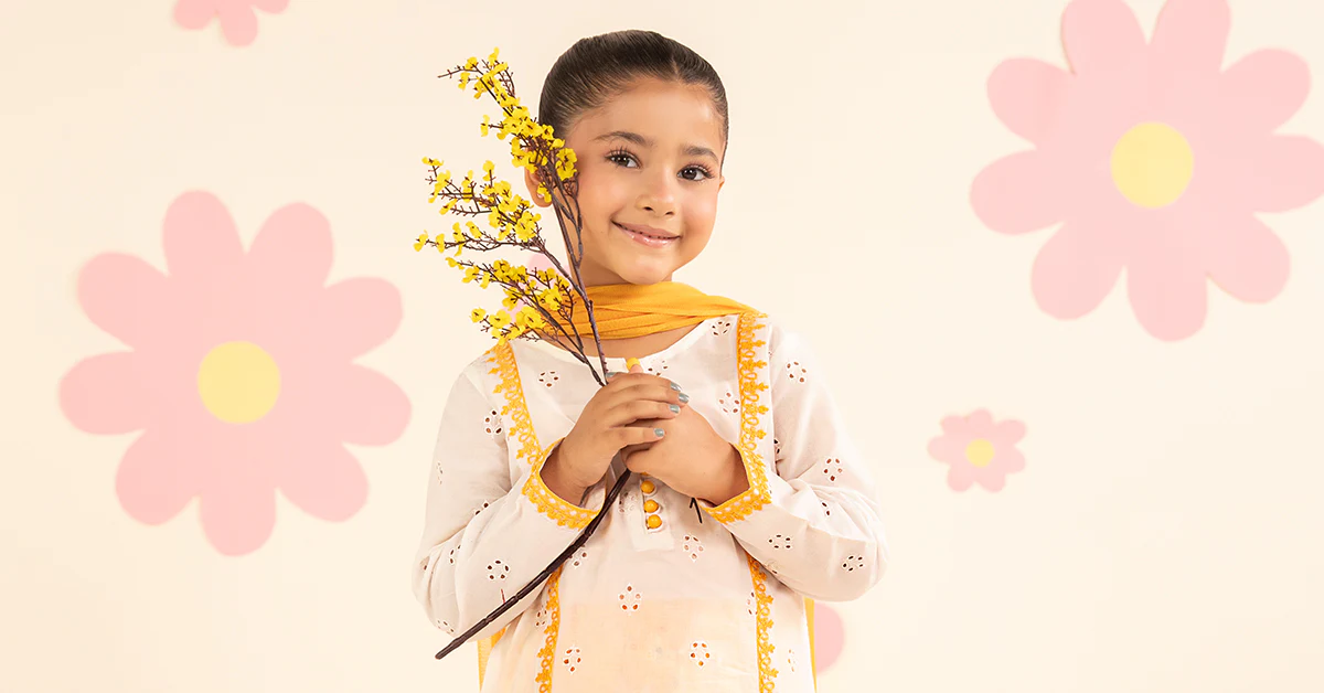 3 Piece Embroidered Lawn Suit - Image 9