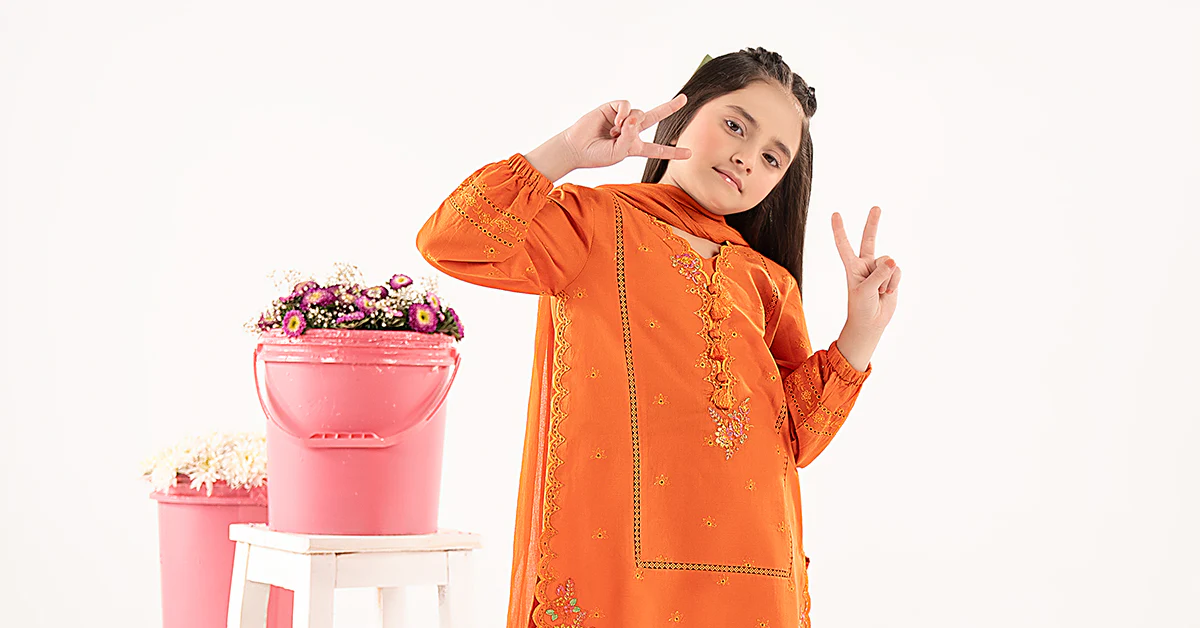 3 Piece Embroidered Lawn Suit - Image 12