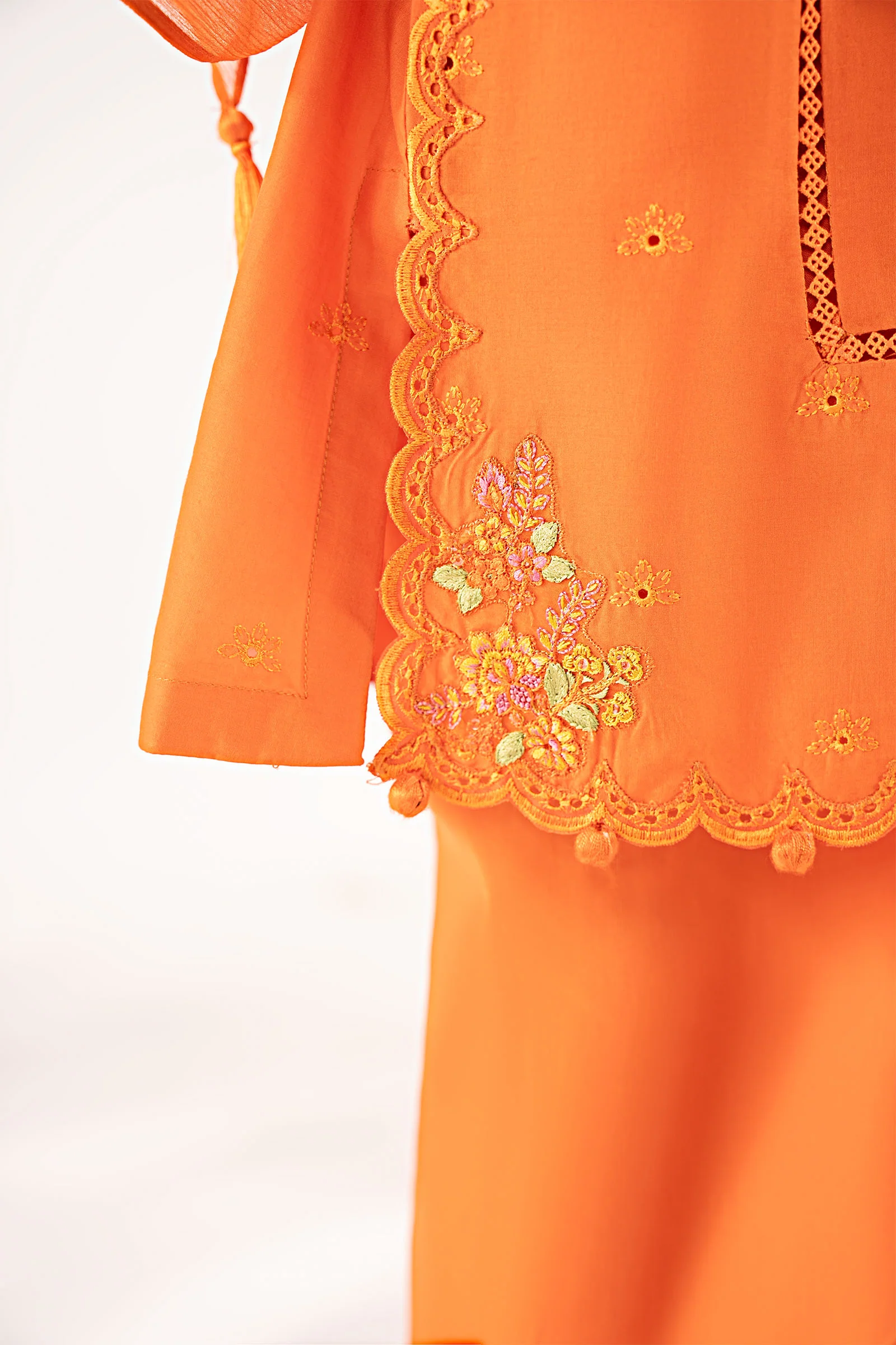 3 Piece Embroidered Lawn Suit - Image 7
