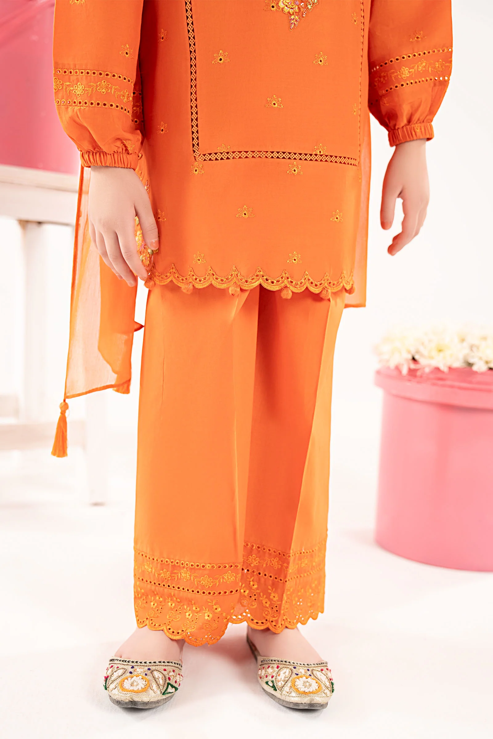 3 Piece Embroidered Lawn Suit - Image 9