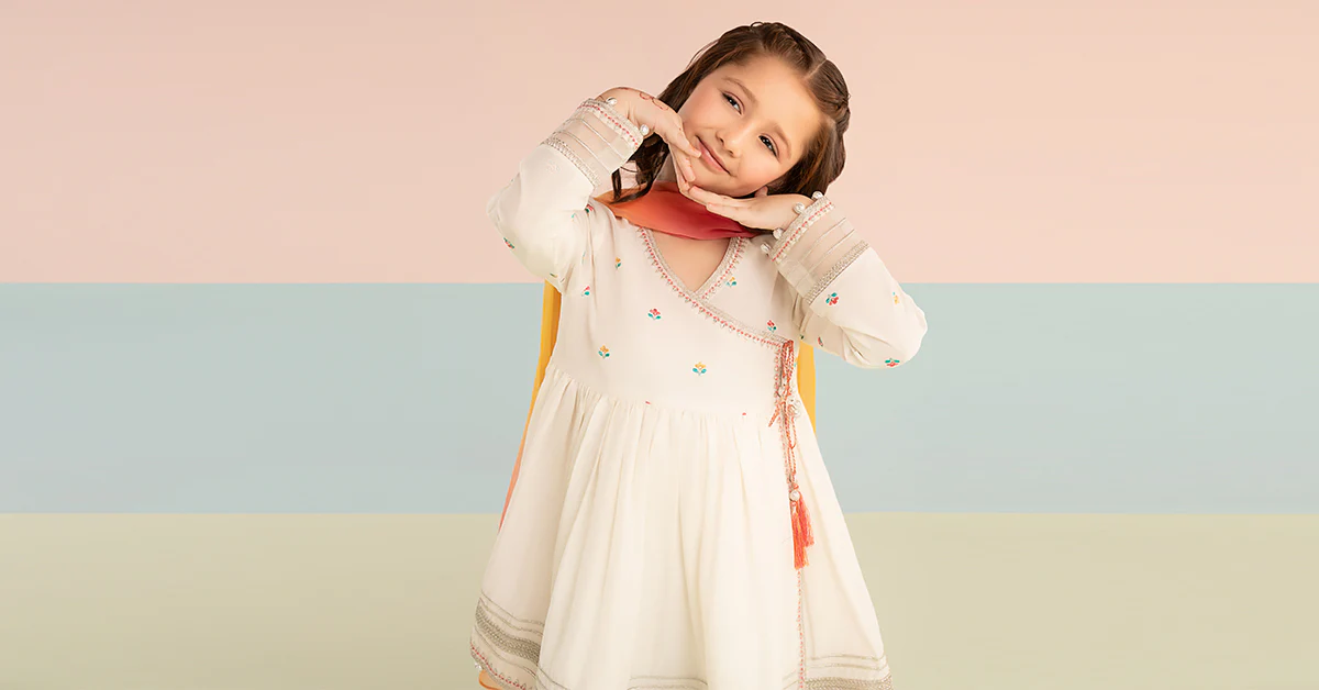 3 Piece Embroidered Lawn Suit - Image 9