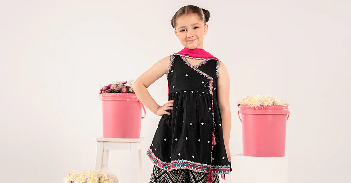 3 Piece Embroidered Lawn Suit - Image 8