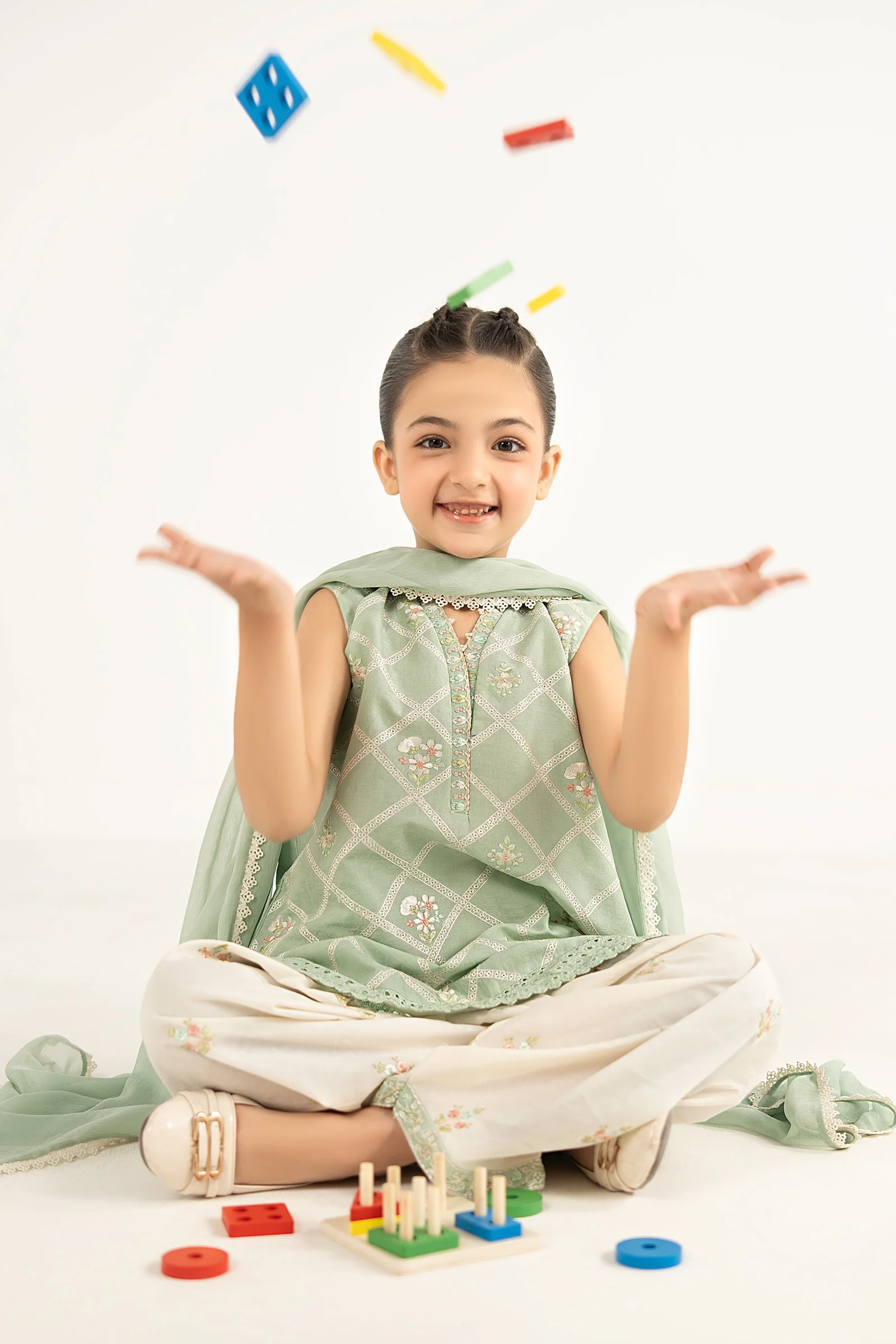 3 Piece Embroidered Dobby Lawn Suit - Image 3