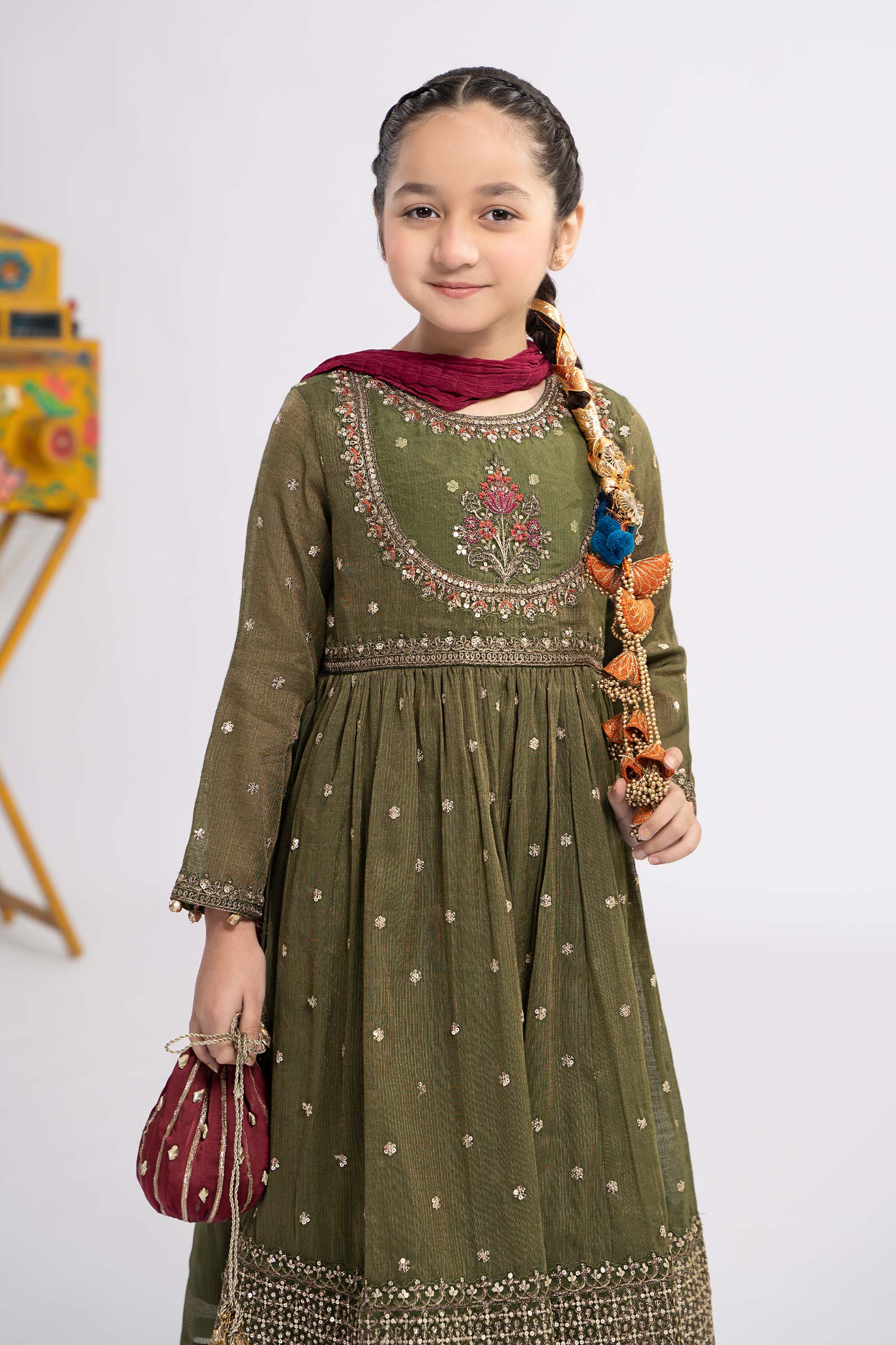 3 Piece Embroidered Zari Lawn Suit - Image 3