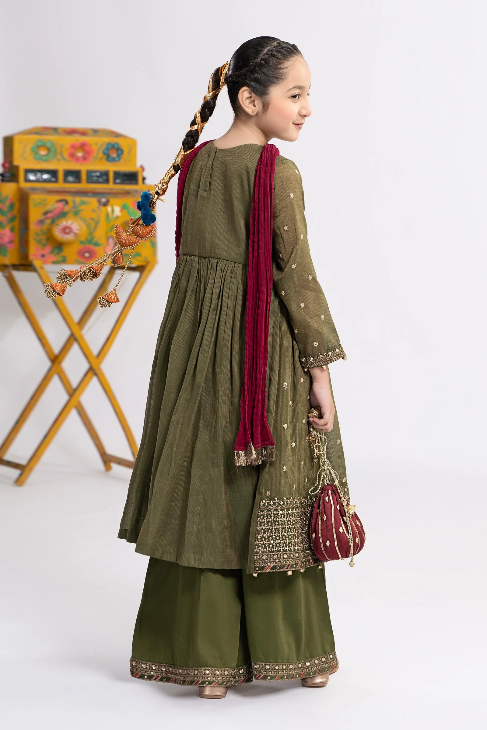 3 Piece Embroidered Zari Lawn Suit - Image 6