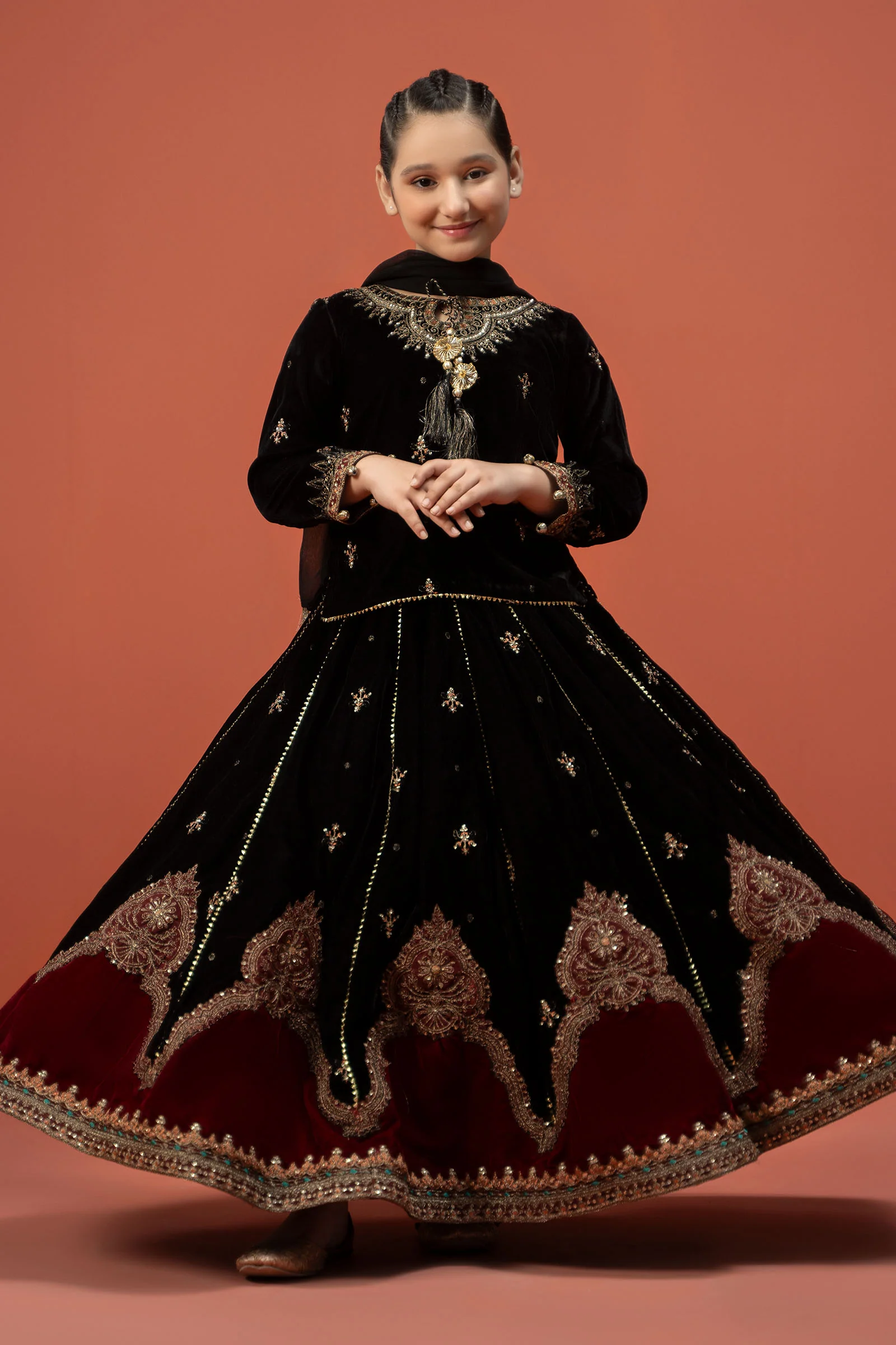 3 Piece Embroidered Velvet Suit - Image 4