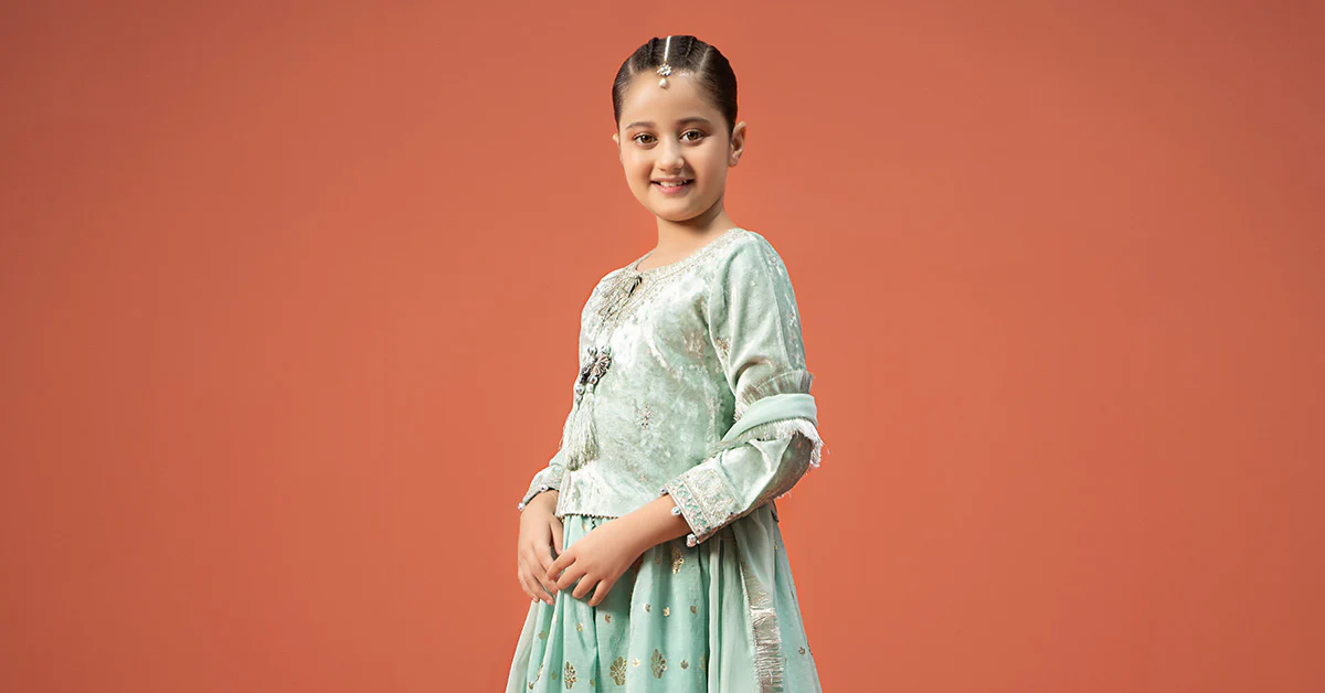 3 Piece Embroidered Velvet Suit - Image 6