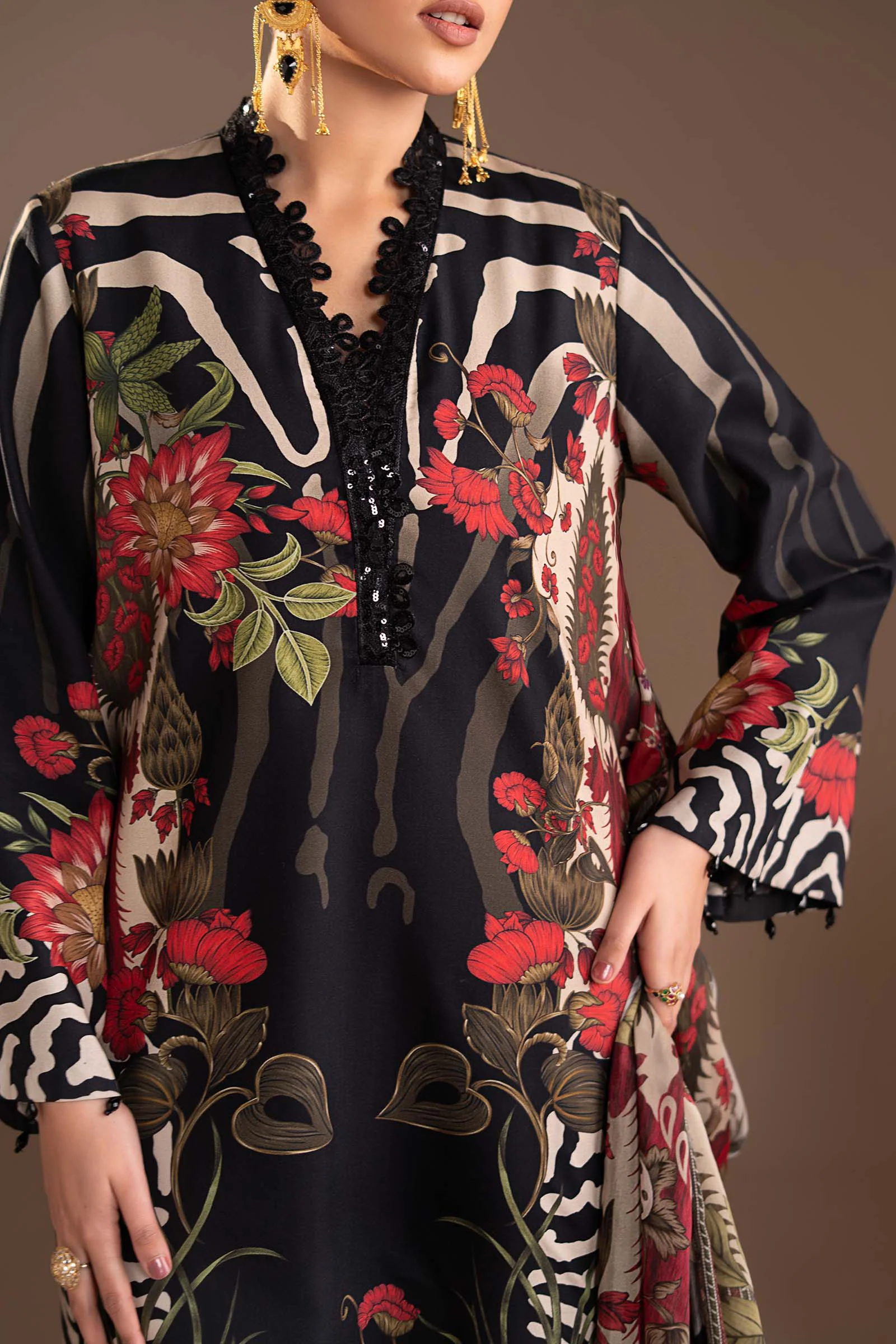 3 Piece Embroidered Linen Suit - Image 3