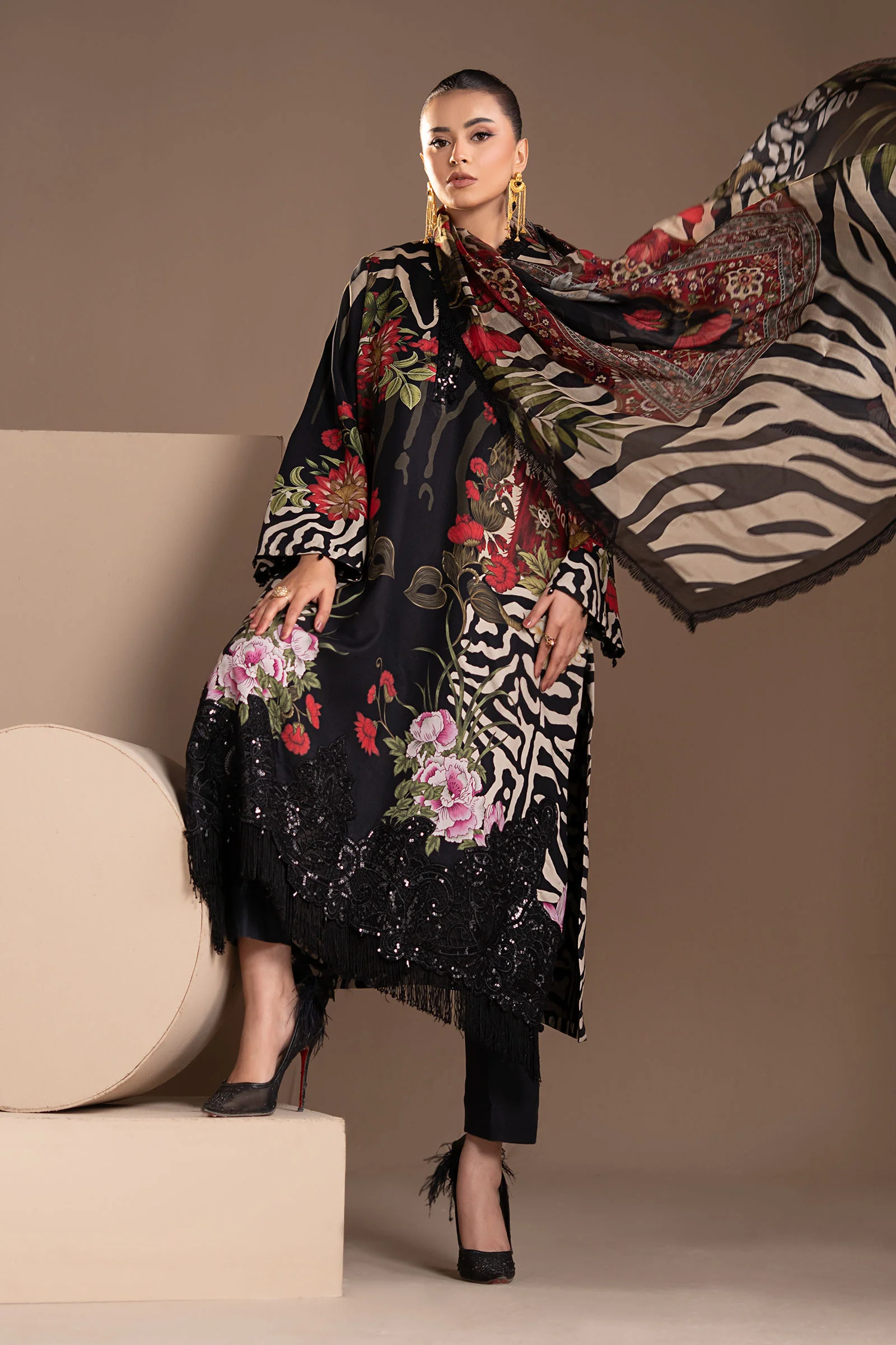 3 Piece Embroidered Linen Suit - Image 5