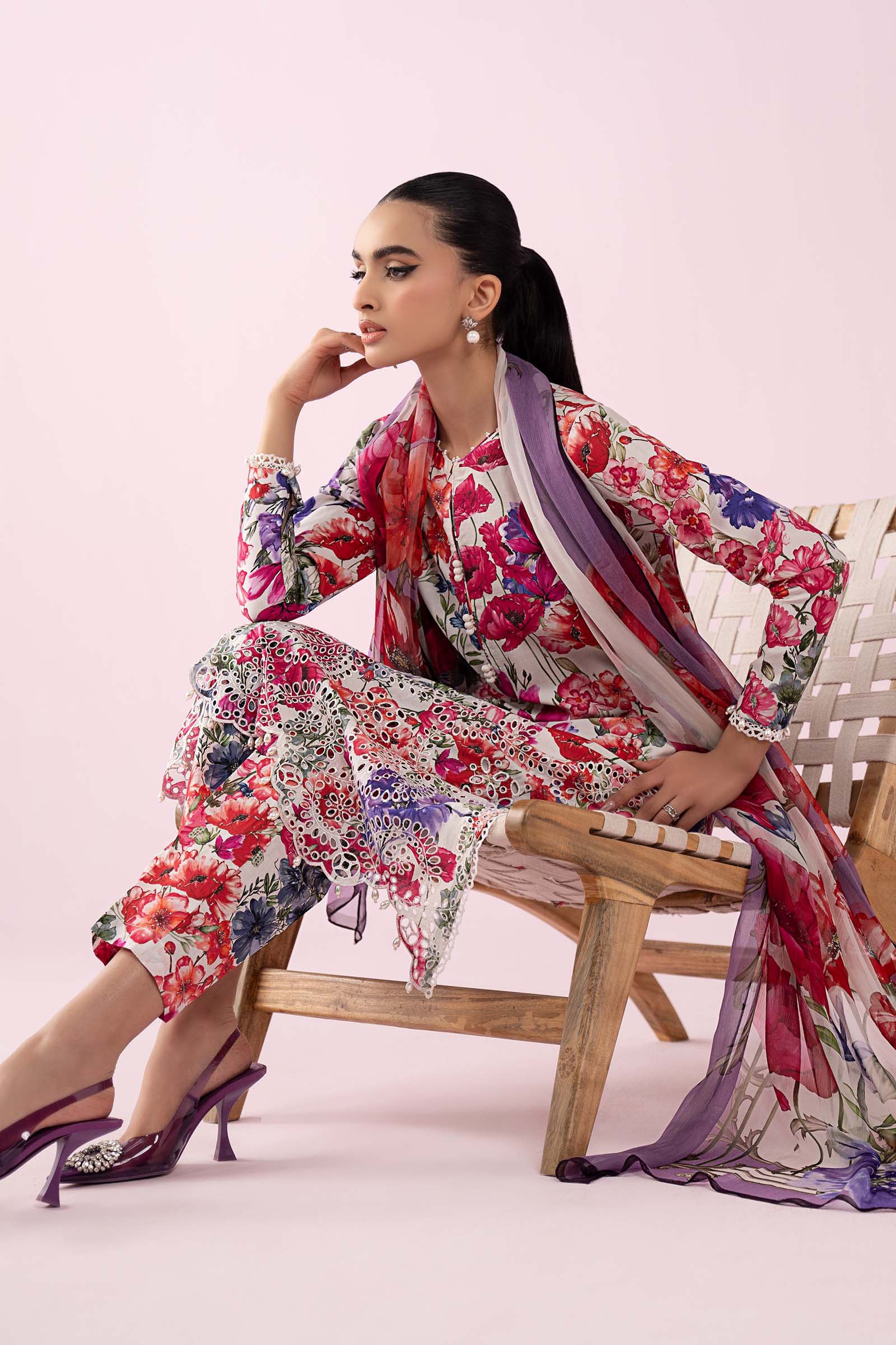 3 Piece Embroidered Lawn Suit - Image 3