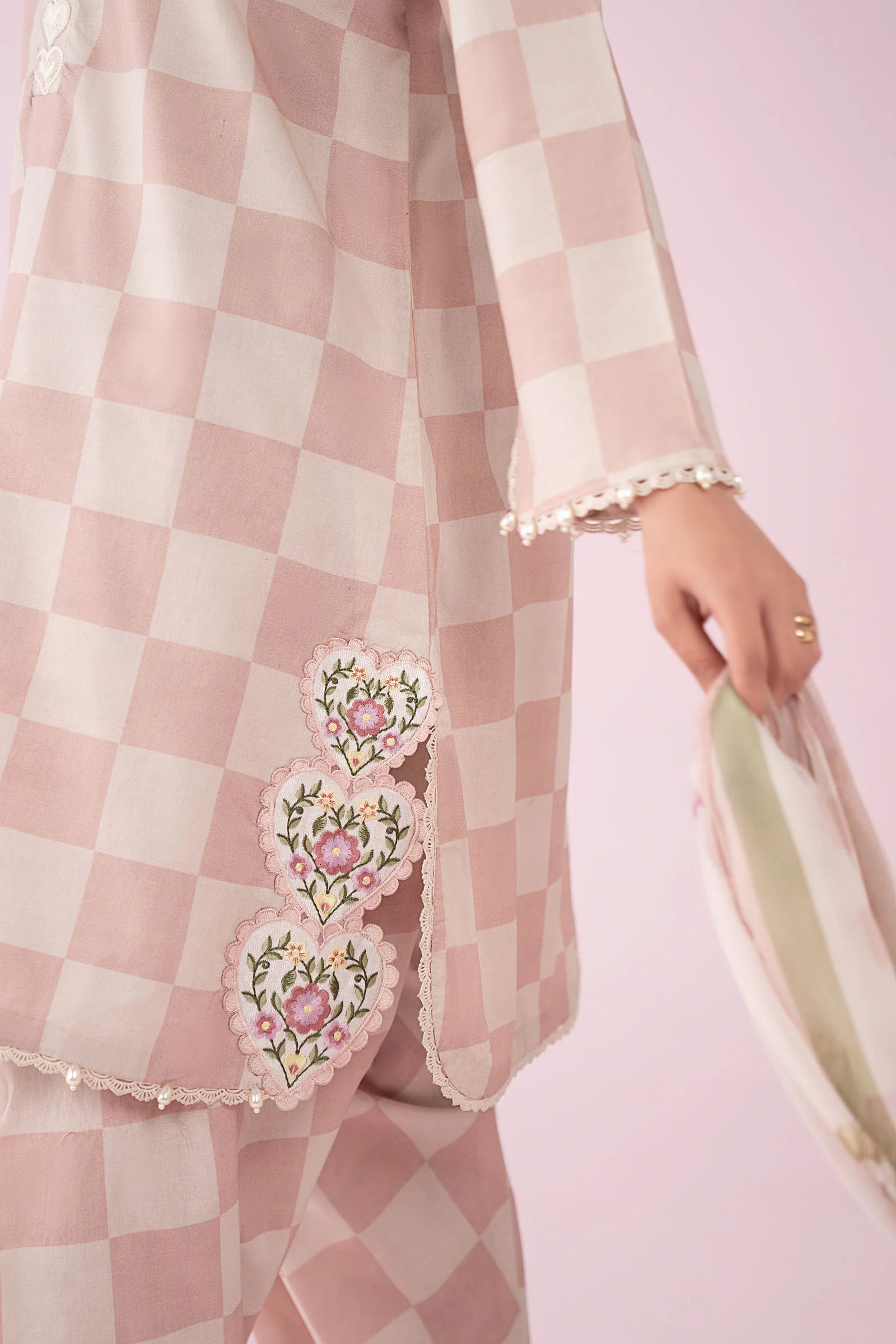 3 Piece Embroidered Lawn Suit - Image 4