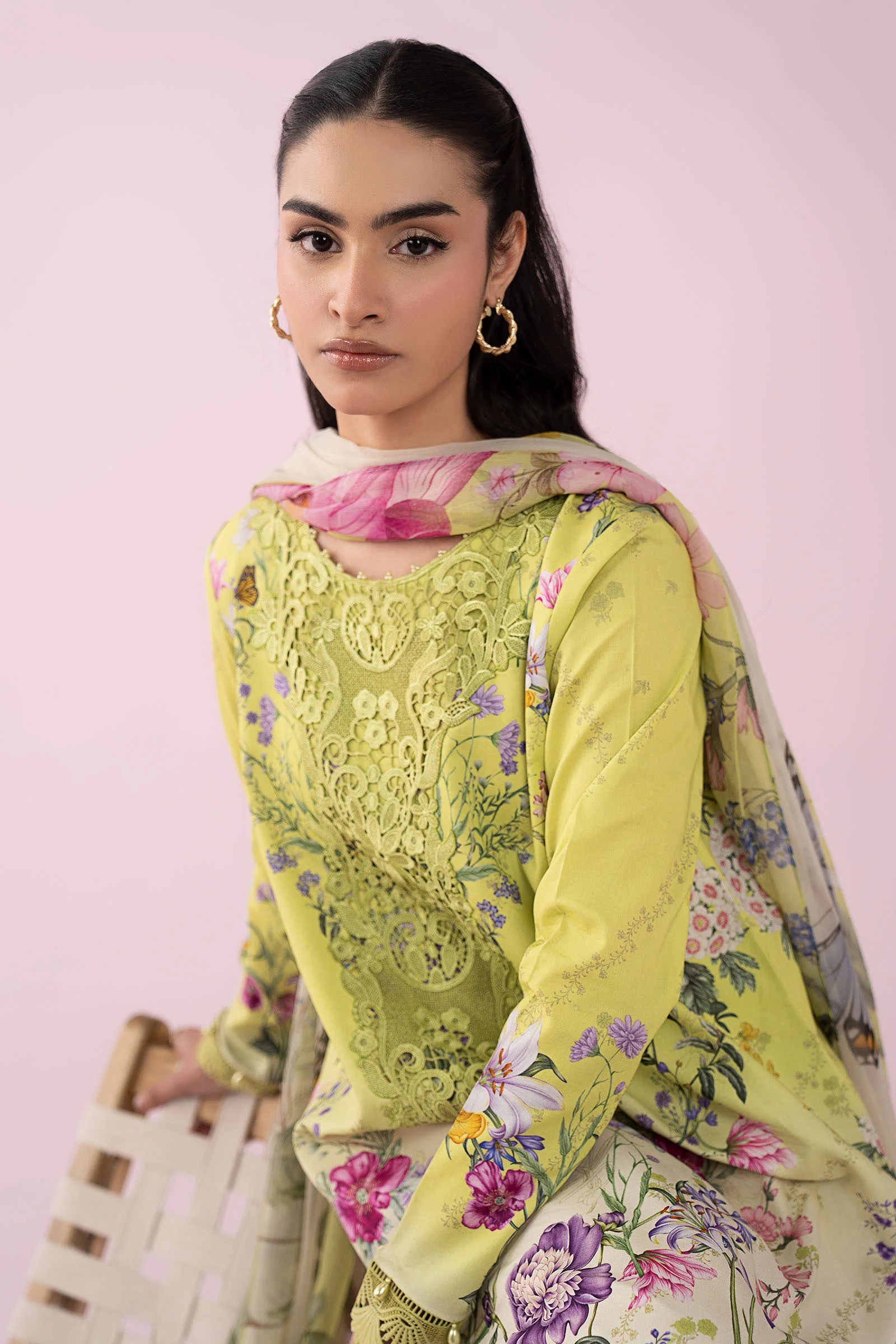 3 Piece Embroidered Lawn Suit - Image 3
