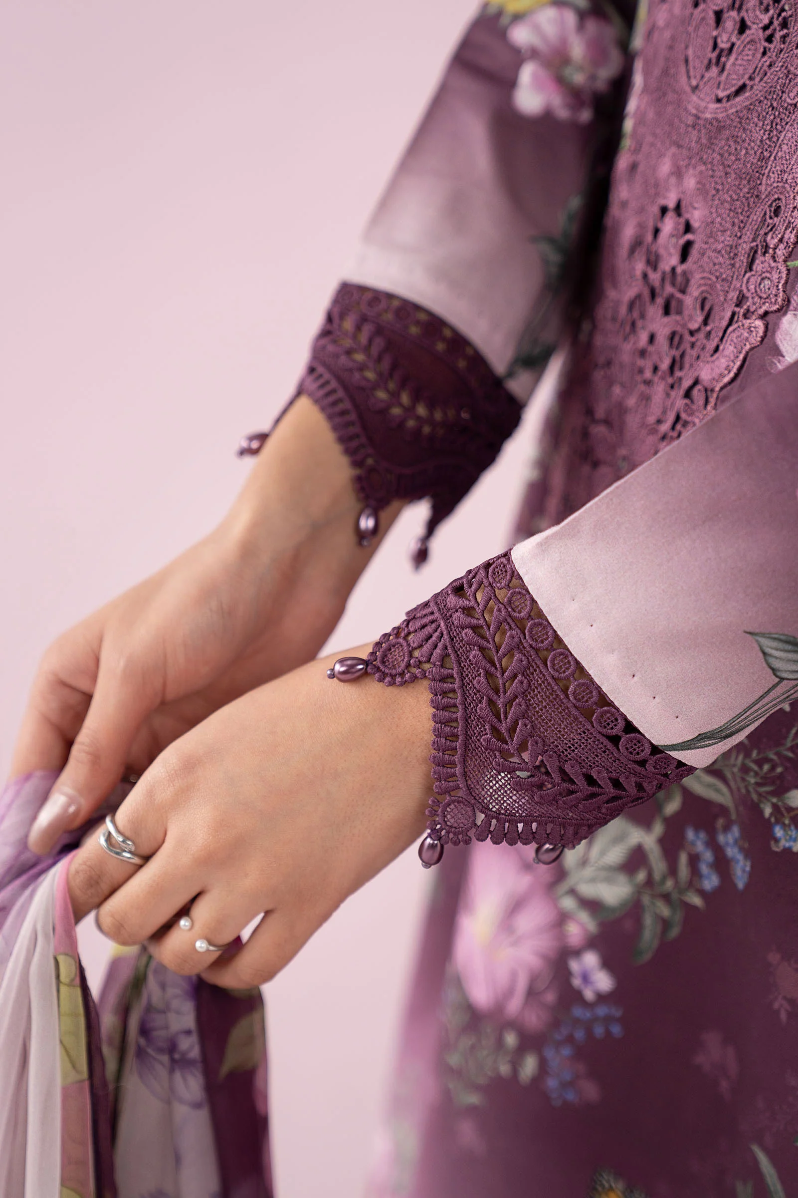 3 Piece Embroidered Lawn Suit - Image 5