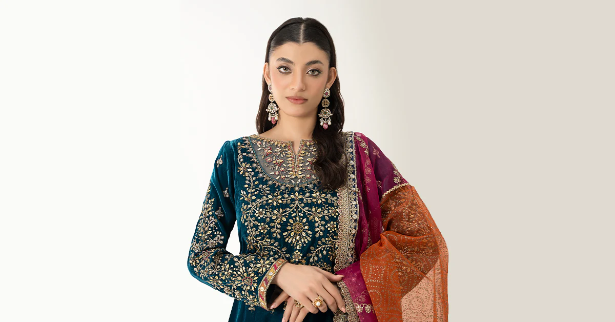 3 Piece Embroidered Velvet Suit - Image 6