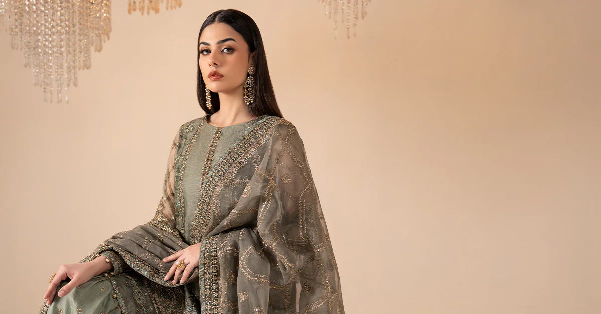 3 Piece Embroidered Zari Net Suit - Image 10