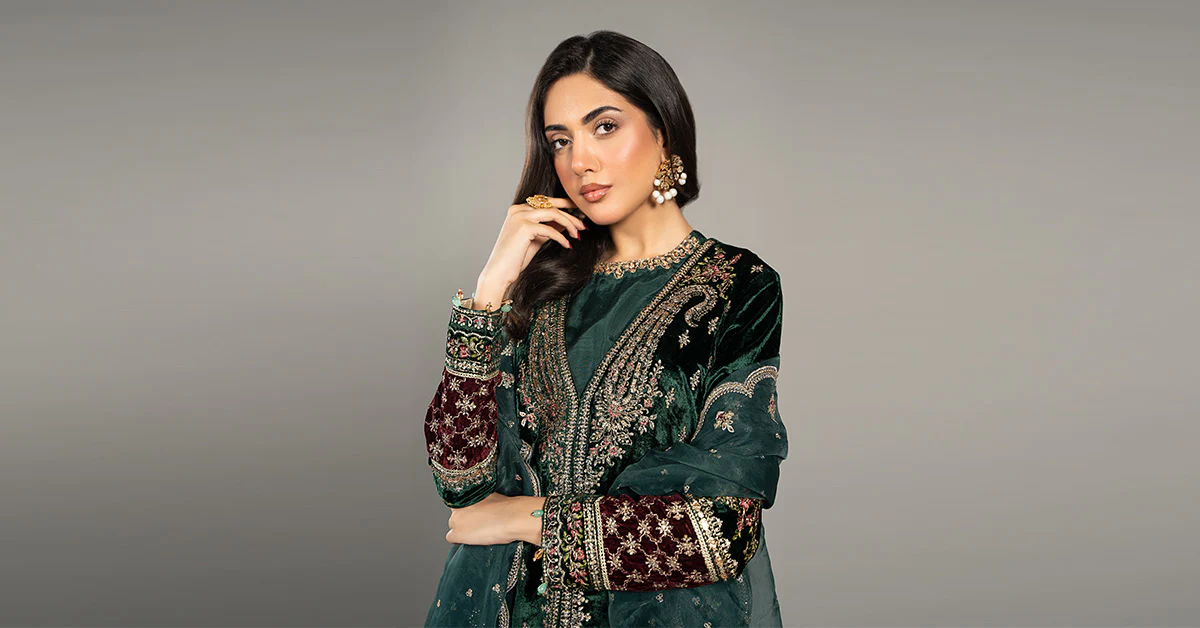 3 Piece Embroidered Velvet Suit - Image 8