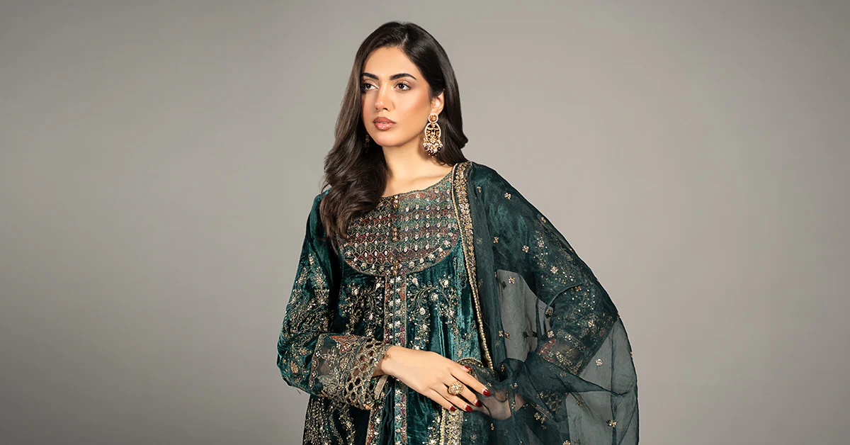 3 Piece Embroidered Velvet Suit - Image 7