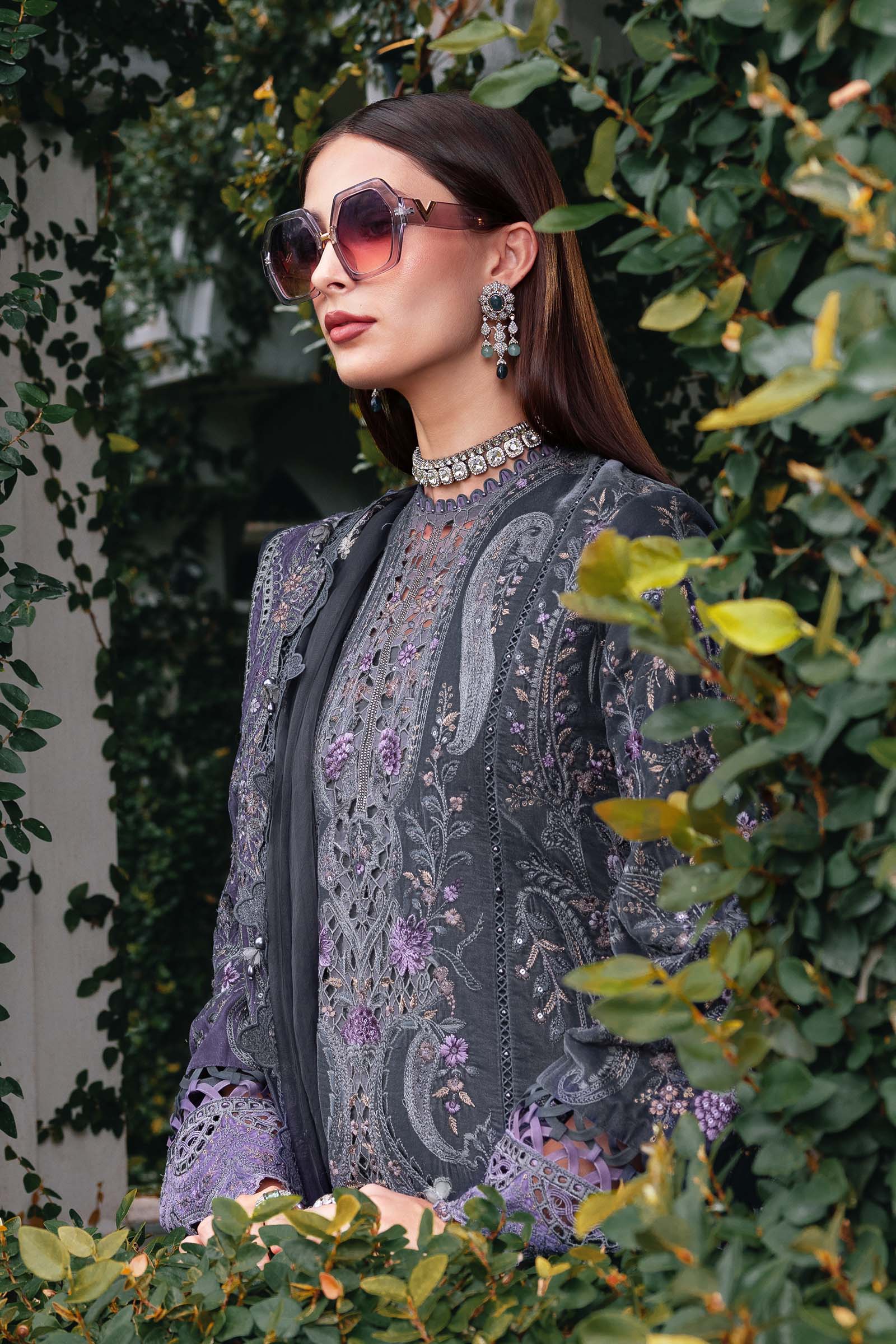 3 Piece Unstitched Embroidered Velvet Suit - Image 4