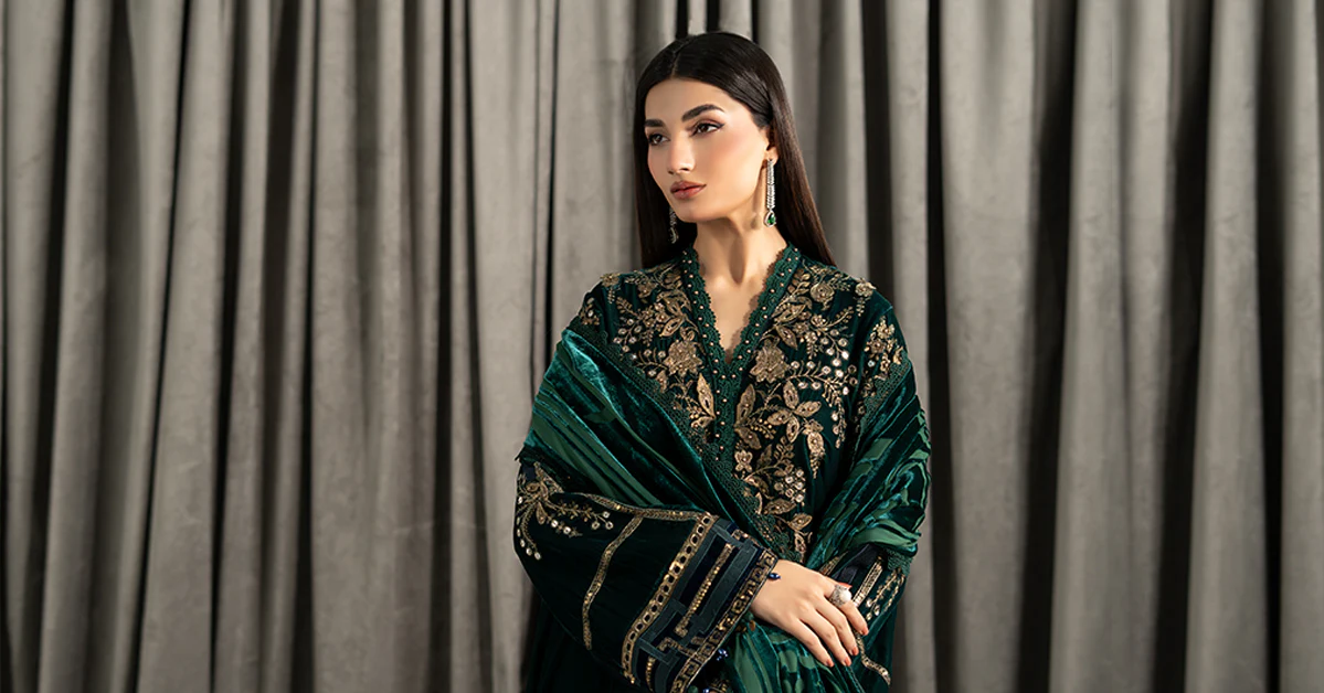3 Piece Embroidered Velvet Suit - Image 9